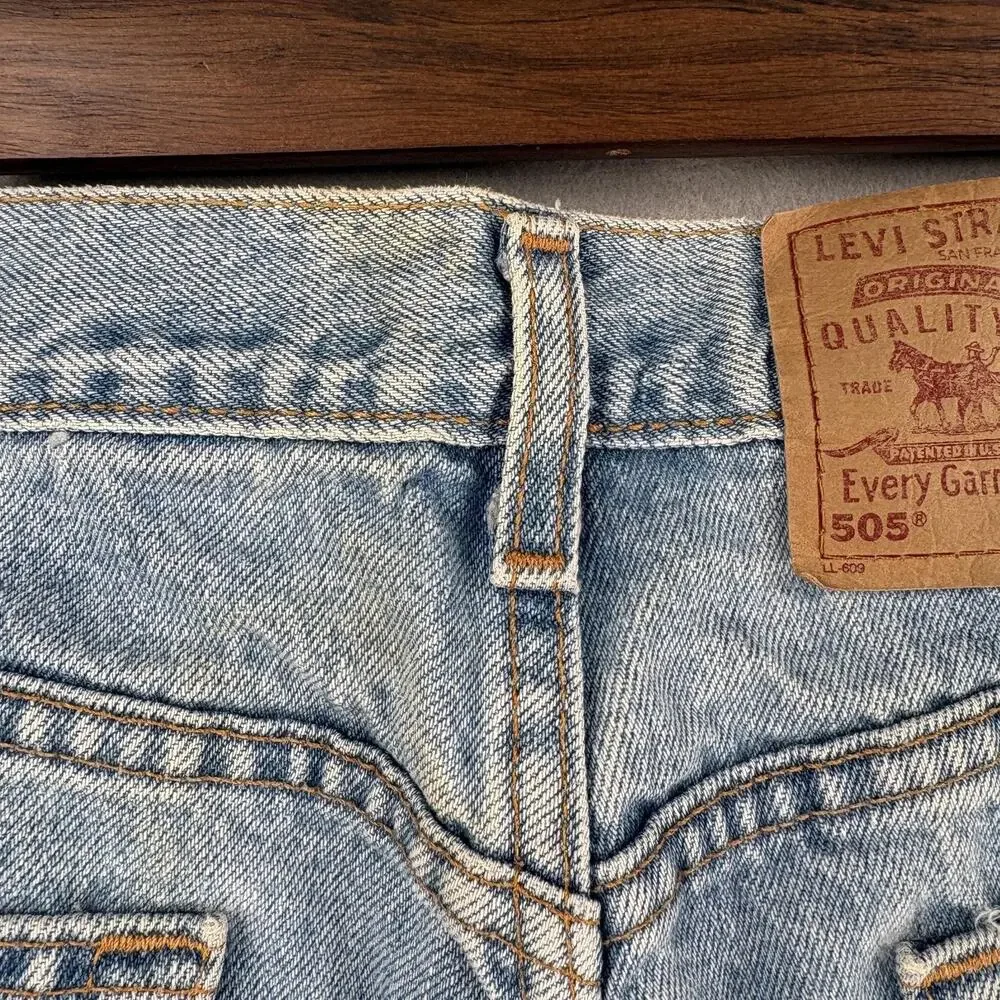 Vintage Levis 505 Jeans Mens 33x29 Light Wash Blue Denim Straight Leg USA 90s